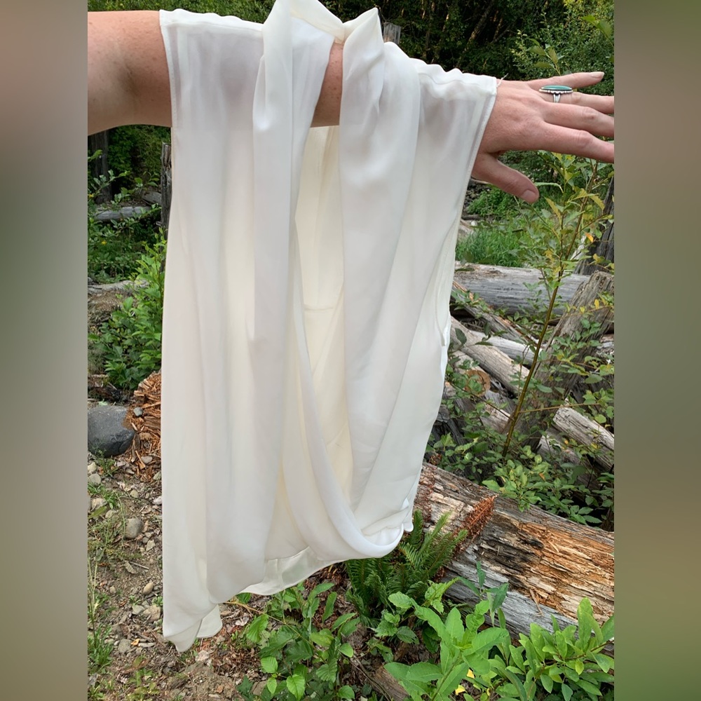 Vince Camuto Silk Pearl white sleeveless layered blouse Sz M whimsical luxury - Picture 13 of 13